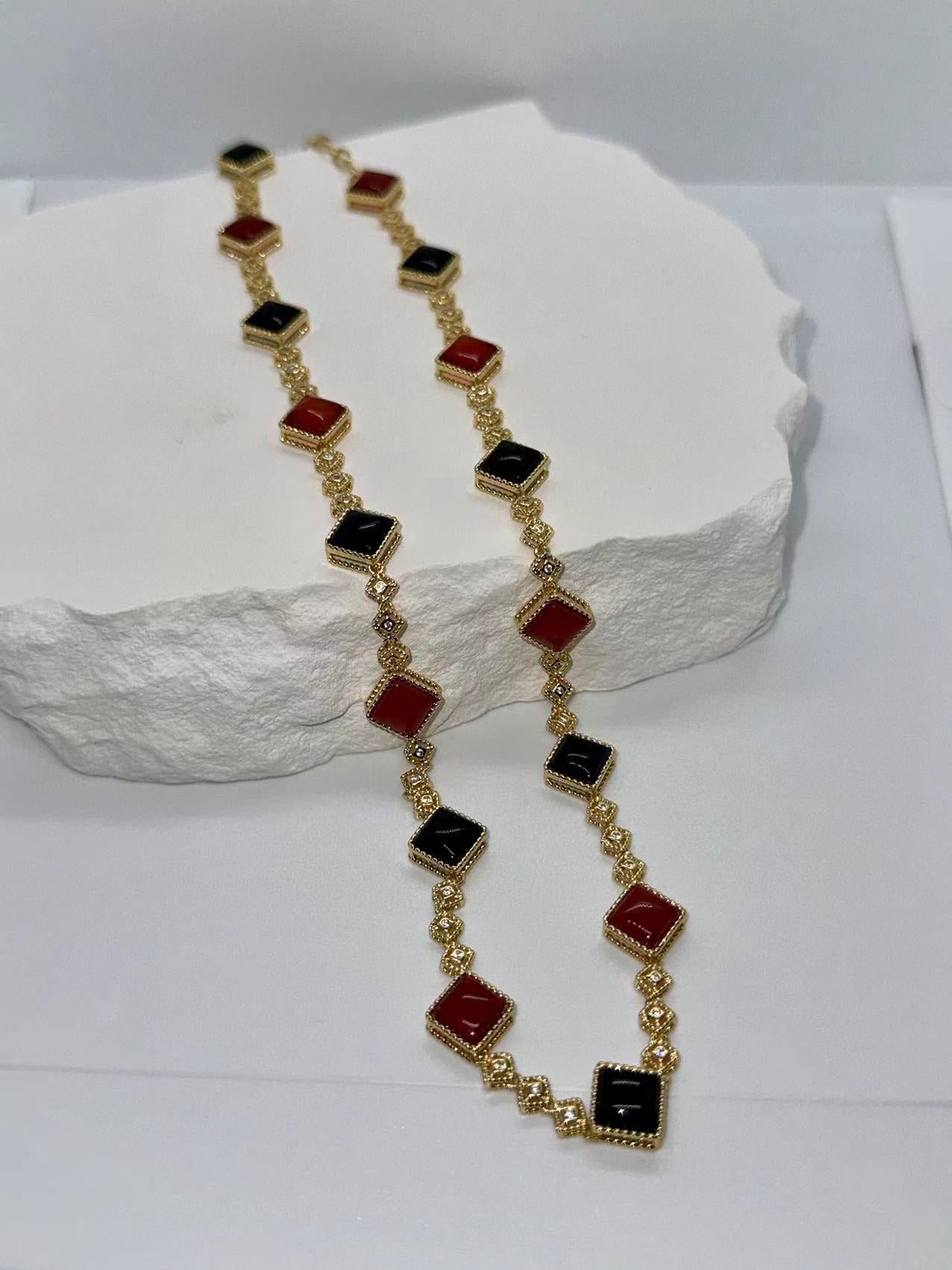 Red and Black Impression Necklace